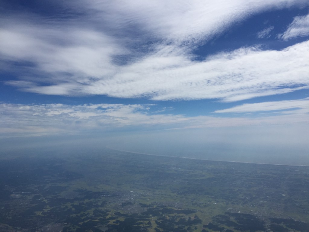 少し霞んでましたが、快晴って感じでした（飛行機の中より）